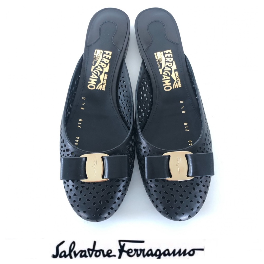 SALVATORE FERRAGAMO Emile LC Nero Laser Cut Leather Flats Mules Sz 8 1/2 B NWB